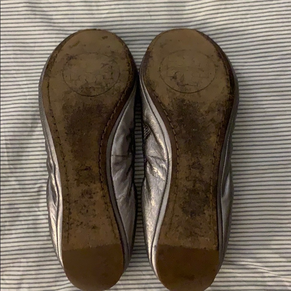 Tory Burch metallic flats - Picture 6 of 7
